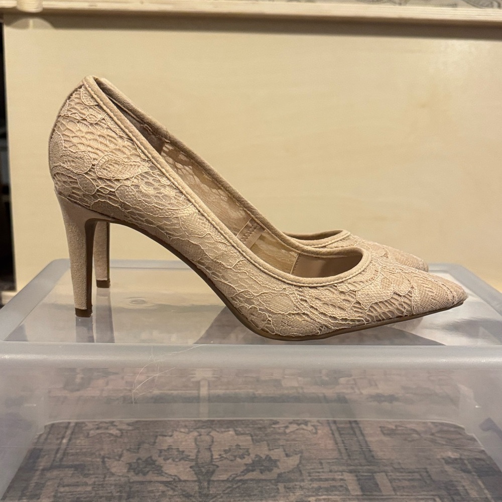 Kelly & Katie Beige Lace Pointed Toe Pumps
